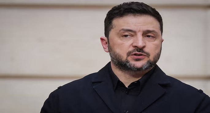 زيلينسكى: روسيا أطلقت أكثر من 200 مسيرة على أوكرانيا ليلًا