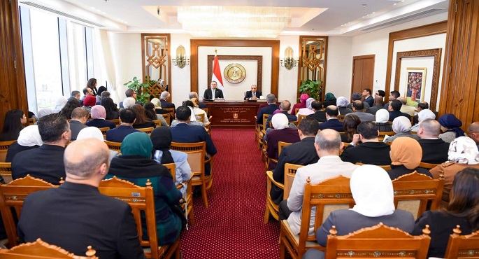 وزير الخارجية يتابع سير العمل بقطاع التعاون الدولى
