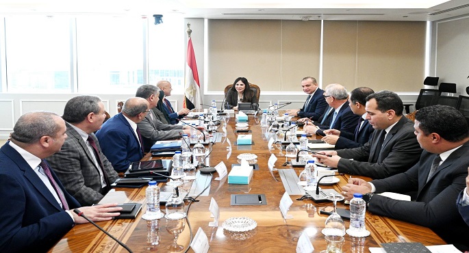 وزيرة الإسكان تتابع جهود توطين صناعة المهمات المستخدمة بمشروعات مياه الشرب ومعالجة الصرف الصحي