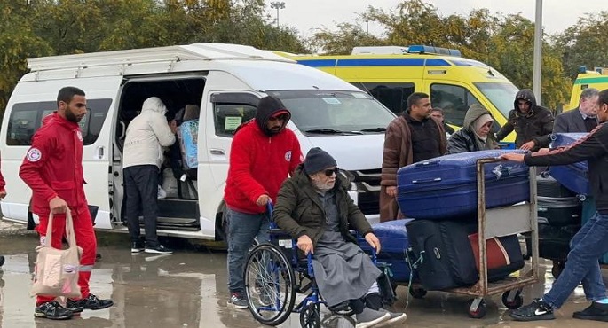 معبر رفح البرى يستقبل دفعة من العائدين الفلسطينيين إلى قطاع غزة