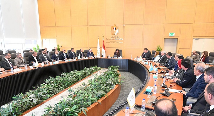وزيرة الإسكان تعقد اجتماعا موسعا مع غرفة التطوير العقارى لبحث تعزيز التعاون المشترك