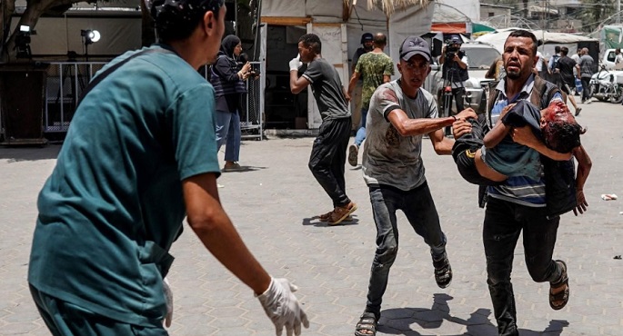 استشهاد 3 فلسطينيين وإصابة 10 آخرين جراء قصف للاحتلال استهدف مخيم النصيرات وسط غزة
