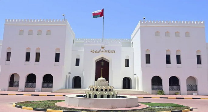 الخارجية العمانية: ندين الهجمات الأخيرة على أراضينا ونتحقق من مصادرها