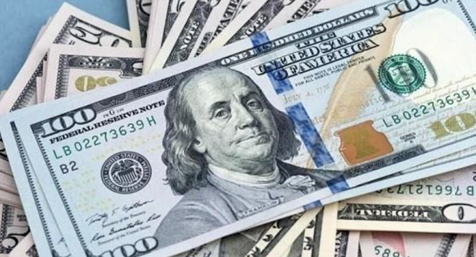 الدولار يتراجع مع تصاعد التوتر بين أمريكا وإيران