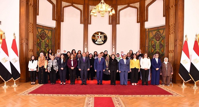 وزيرة الثقافة: احتفاء الرئيس السيسى بالمرأة المصرية يؤكد تقدير الدولة لدورها فى بناء الوطن