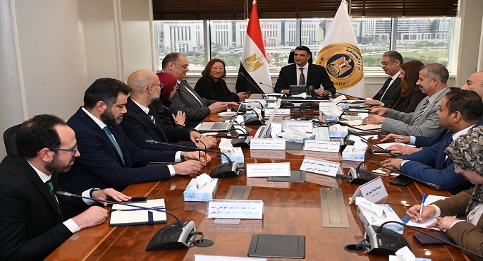 وزير الصناعة يبحث الخطط التوسعية لتعزيز تنافسية صناعة السيارات فى مصر