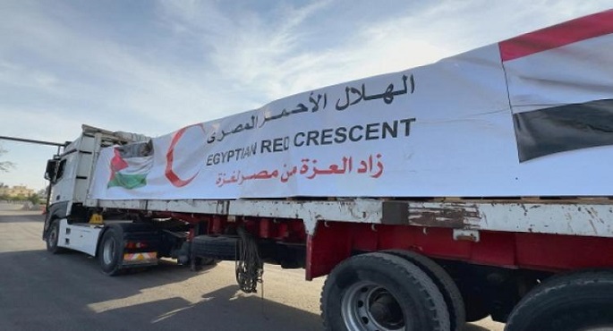 قافلة زاد العزة الـ154 تدخل إلى الفلسطينيين فى قطاع غزة