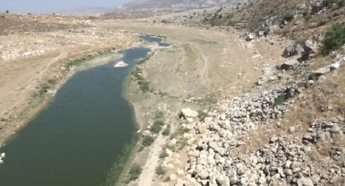 الجيش الإسرائيلى يقصف جسرا فوق نهر الليطانى فى لبنان