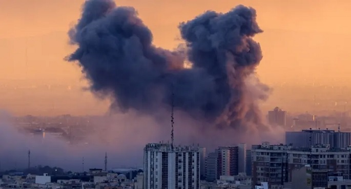 انفجارات تهز طهران.. والجيش الإسرائيلى يضرب شيراز والأهواز
