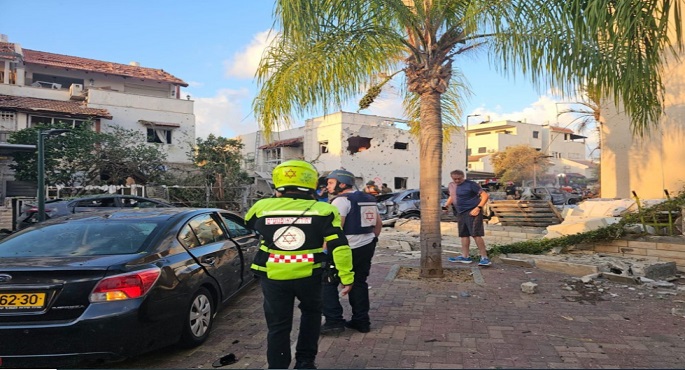 حزب الله يمطر إسرائيل بـ 30 صاروخًا ويستهدف قاعدة حيفا البحرية