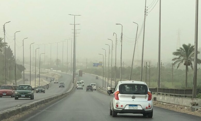 الأرصاد الجوية تحذر من رياح وسيول وصواعق وانخفاض الرؤية