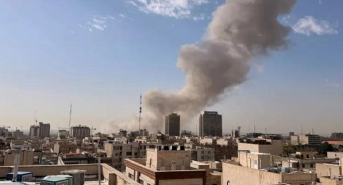 الدفاع المدنى السعودى : سقوط شظايا اعتراض صاروخ باليستى على سطح منزلين