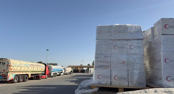 الهلال الأحمر: قافلة زاد العزة الـ 149 تتضمن 1,850 طنًا من المساعدات الإنسانية الشاملة