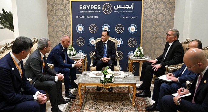 رئيس الوزراء: الحكومة حريصة على تهيئة مناخ جاذب للاستثمارات الأجنبية بقطاعى الغاز والبترول