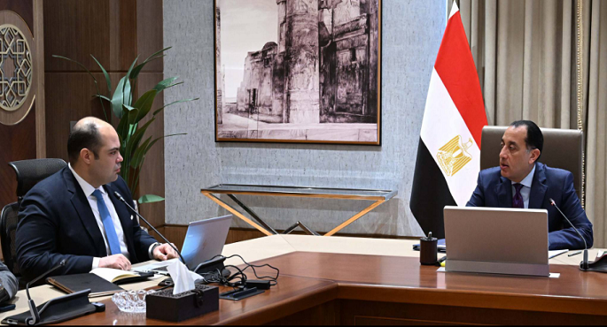 مدبولي يؤكد أهمية دور جهاز حماية المنافسة فى رصد الممارسات الاحتكارية والتصدى لها بحسم
