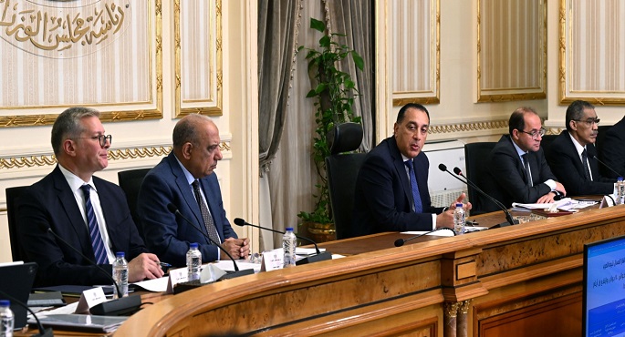 بالصور.. رئيس الوزراء: الحكومة تتبع سياسة التدرج فى اتخاذ القرارات لضمان عدم تحميل المواطن أعباء إضافية