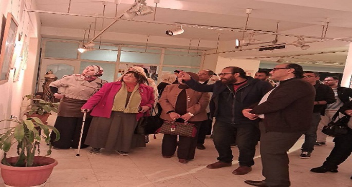 أكاديمية الفنون تنظم معرض “مساحات مشتركة – رؤى جيل مع جيل”
