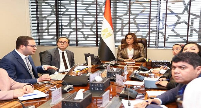 د.منال عوض تبحث تطوير ورقمنة منظومة خدمة شكاوى المواطنين