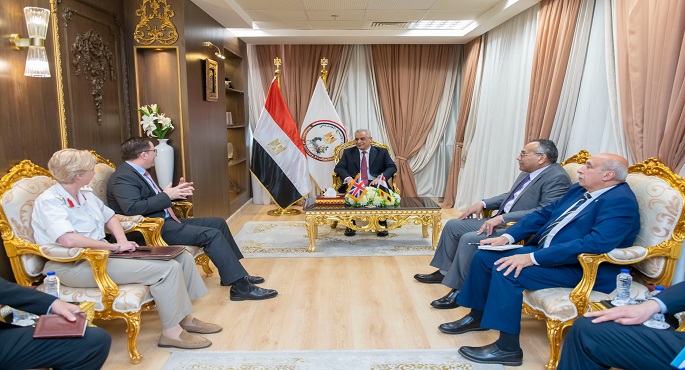 وزير الدولة للإنتاج الحربى يبحث مع السفير البريطانى بالقاهرة سبل إقامة شراكات استراتيجية بين شركات البلدين