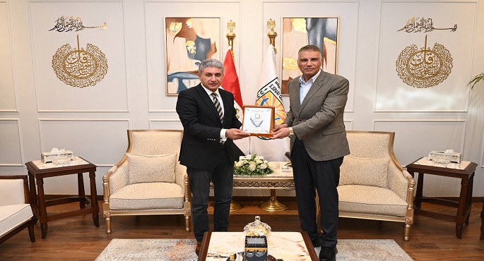 وزير السياحة يبحث مع محافظ جنوب سيناء تعزيز التعاون لدعم الحركة السياحية بشرم الشيخ
