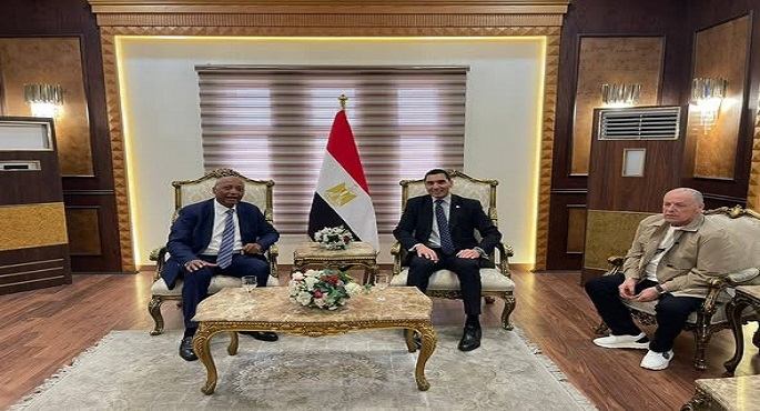 وزير الشباب والرياضة يستقبل رئيس الاتحاد الأفريقى لكرة القدم