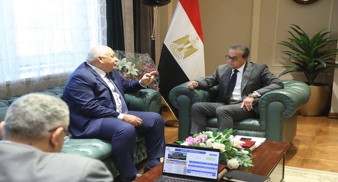 وزير الصحة يبحث ومحافظ مطروح الاستعدادات لإدراج المحافظة فى منظومة التأمين الصحى الشامل
