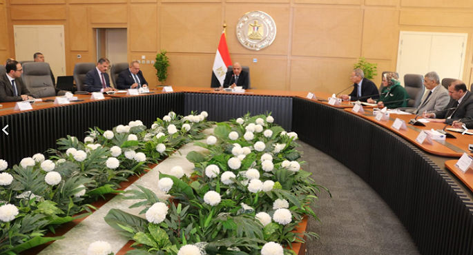 وزير الكهرباء يتابع الاستعدادات لمواجهة كافة الاحتمالات الممكنة المترتبة على الأوضاع بالمنطقة