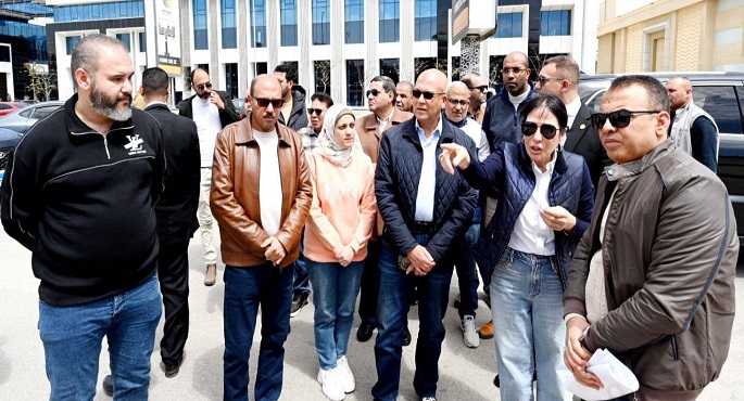 وزيرة الإسكان تتفقد أعمال تطوير ورفع كفاءة المحور المركزى الموازى