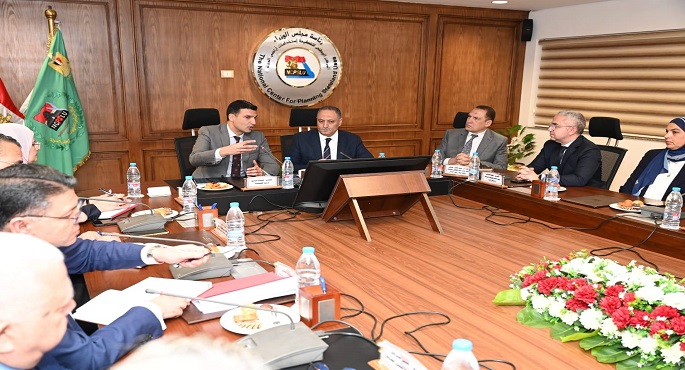 وزير الصناعة يبحث مع “تخطيط أراضى الدولة” تعزيز حوكمة الأراضى المخصصة للنشاط الصناعى
