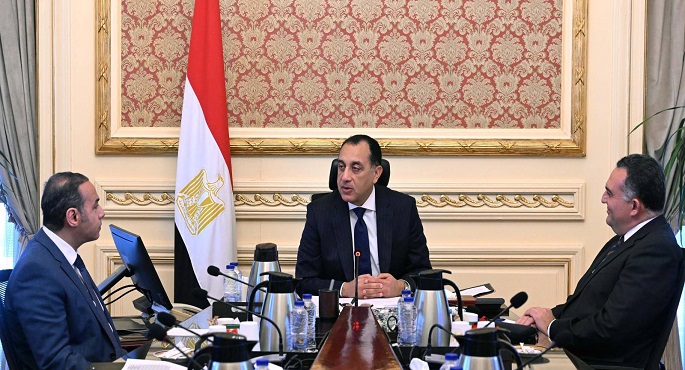 رئيس الوزراء يبحث مع الرقابة المالية والبورصة خطط تنشيط سوق رأس المال