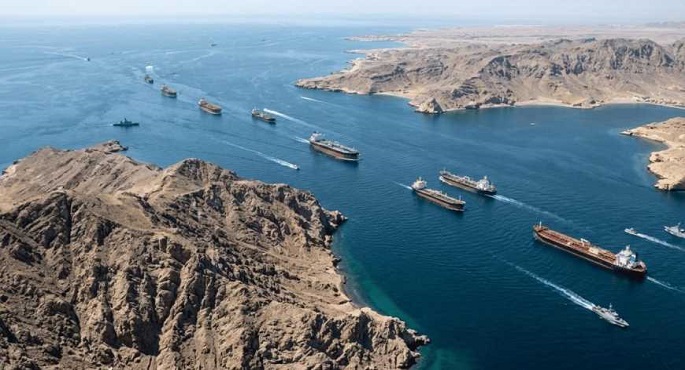 اجتماع بين إيران وسلطنة عُمان بشأن مرور السفن فى مضيق هرمز