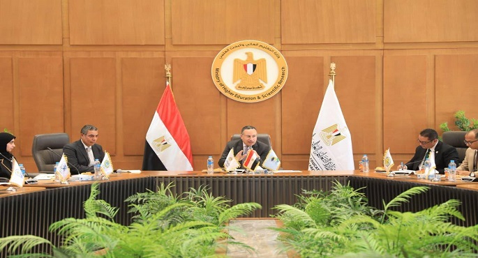 وزير التعليم العالى يلتقى ممثلى الاتحادات الطلابية لمتابعة تنفيذ مبادرة “وفرها تنورها” لترشيد الطاقة