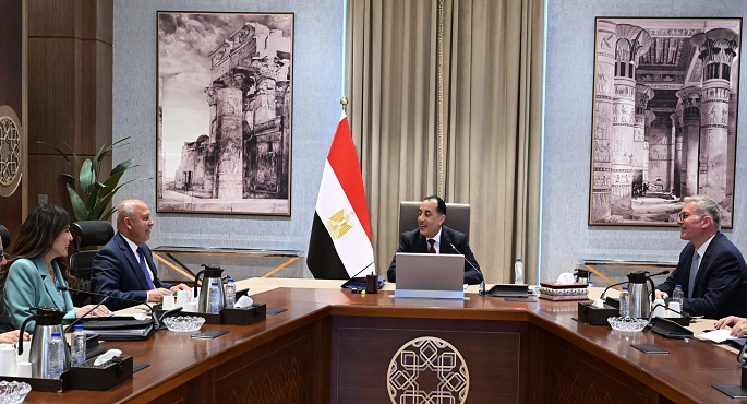 رئيس الوزراء يتابع موقف ترشيد استهلاك المواد البترولية فى عدد من المشروعات الحكومية