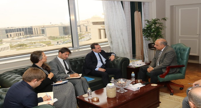 وزير الكهرباء يبحث مع سفير فرنسا الاستفادة من التكنولوجيا الحديثة فى تطوير وتحديث الشبكة القومية