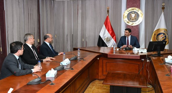 وزير الصناعة: دعم كامل لتوطين الصناعات الغذائية .. وبحث خطط توسع “صافولا” فى مصر