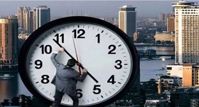 الحكومة: تقديم الساعة 60 دقيقة فى تمام 12 منتصف الليل اليوم
