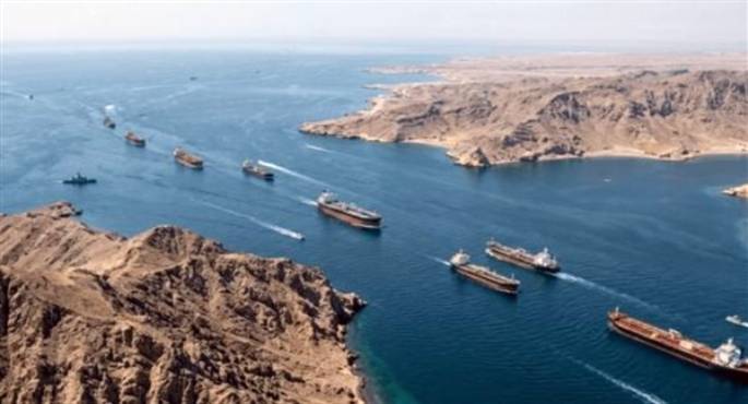 ترامب: سوف نفرض رسوم عبور على السفن من مضيق هرمز