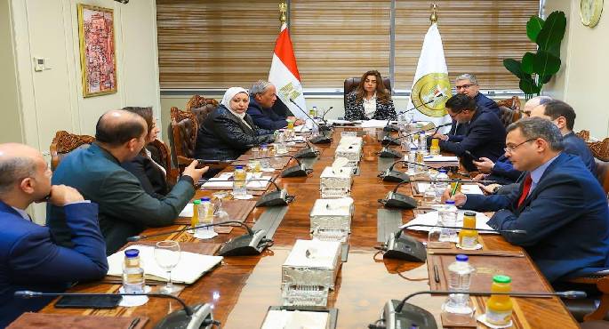 وزيرة التنمية المحلية والبيئة تلتقى عدداً من أعضاء مجلسى النواب والشيوخ لمتابعة الملفات الخدمية