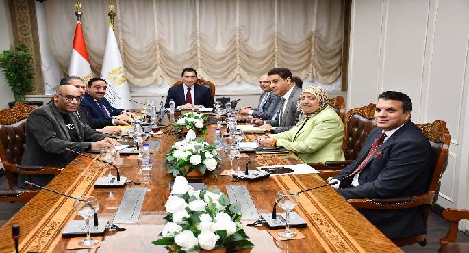 وزير الشباب والرياضة يلتقى مسؤولى شركة المقاولون العرب لإدارة المرافق