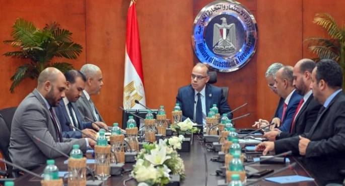 وزير الاستثمار يبحث مع “مجموعة العربي” خطط التوسع وزيادة المكون المحلي