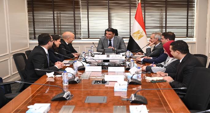 وزير الصناعة يبحث مع شركة لوريال مصر لصناعة مستحضرات التجميل خطتها لتعزيز استثماراتها فى مصر