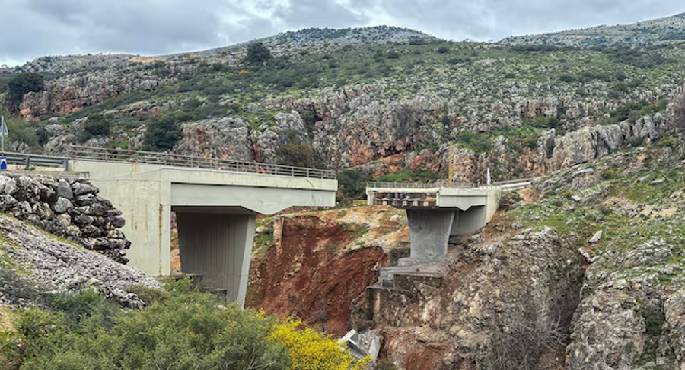 إسرائيل تقصف آخر جسر يربط جنوب لبنان ببقية البلاد