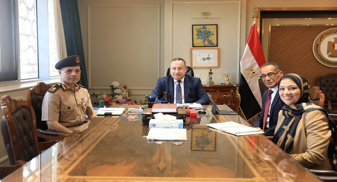 وزير التعليم العالى يتابع تطورات مشروع الجينوم المصرى