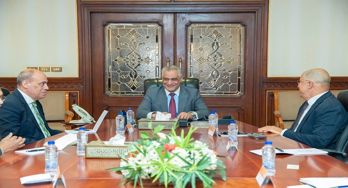 وزير الدولة للإنتاج الحربى يبحث مع رئيس اتحاد الصناعات المصرية تعزيز التصنيع المحلى