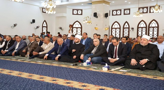 وزير الأوقاف ومحافظ القاهرة ورئيس الوطنية للإعلام يؤدون صلاة الجمعة بمسجد “أحباب المصطفى” بالشروق