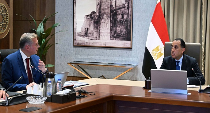 رئيس الوزراء يستعرض مع وزير البترول عددا من ملفات عمل الوزارة
