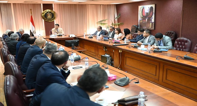 وزير الصناعة يبحث مع وفد غرفة التجارة الأمريكية بالقاهرة سبل تعزيز التعاون الصناعى والتجارى بين البلدين