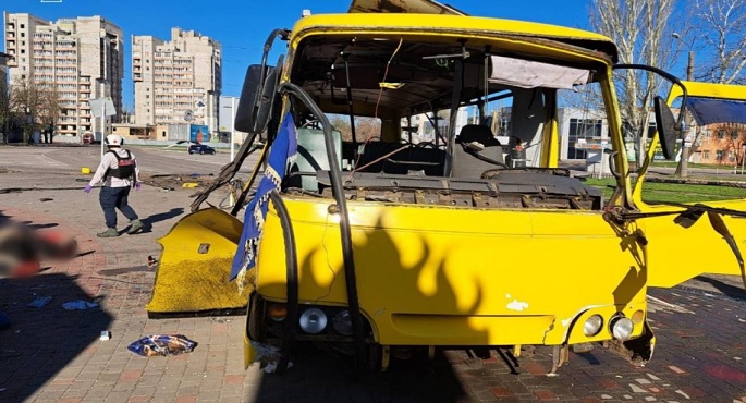 مقتل 3 جراء ضربة روسية على حافلة بشرق أوكرانيا