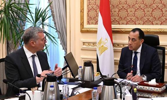 رئيس الوزراء يلتقى وزير البترول والثروة المعدنية لمتابعة عددٍ من ملفات العمل