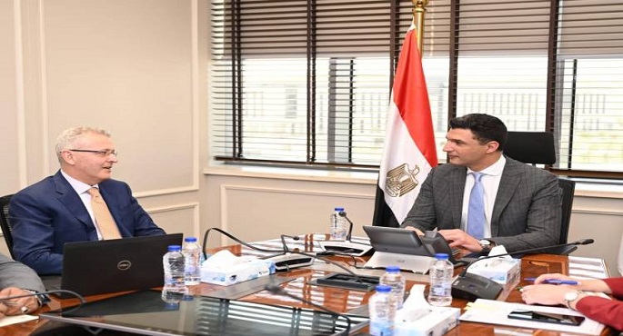 وزير الصناعة: حريصون على زيادة القاعدة الإنتاجية للسيارات فى مصر